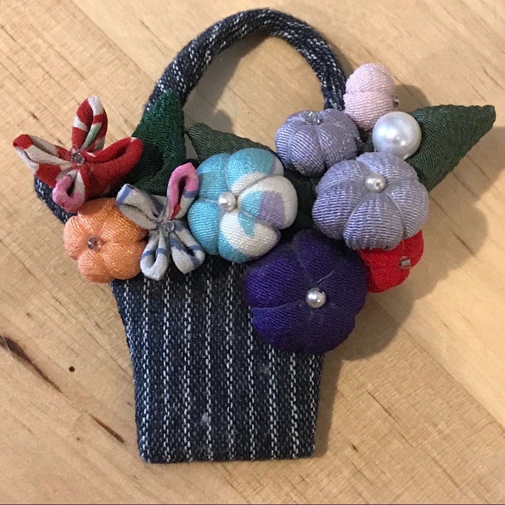 🎉 5 for $10 🎉 Cloth 3D Bouquet Basket Brooch